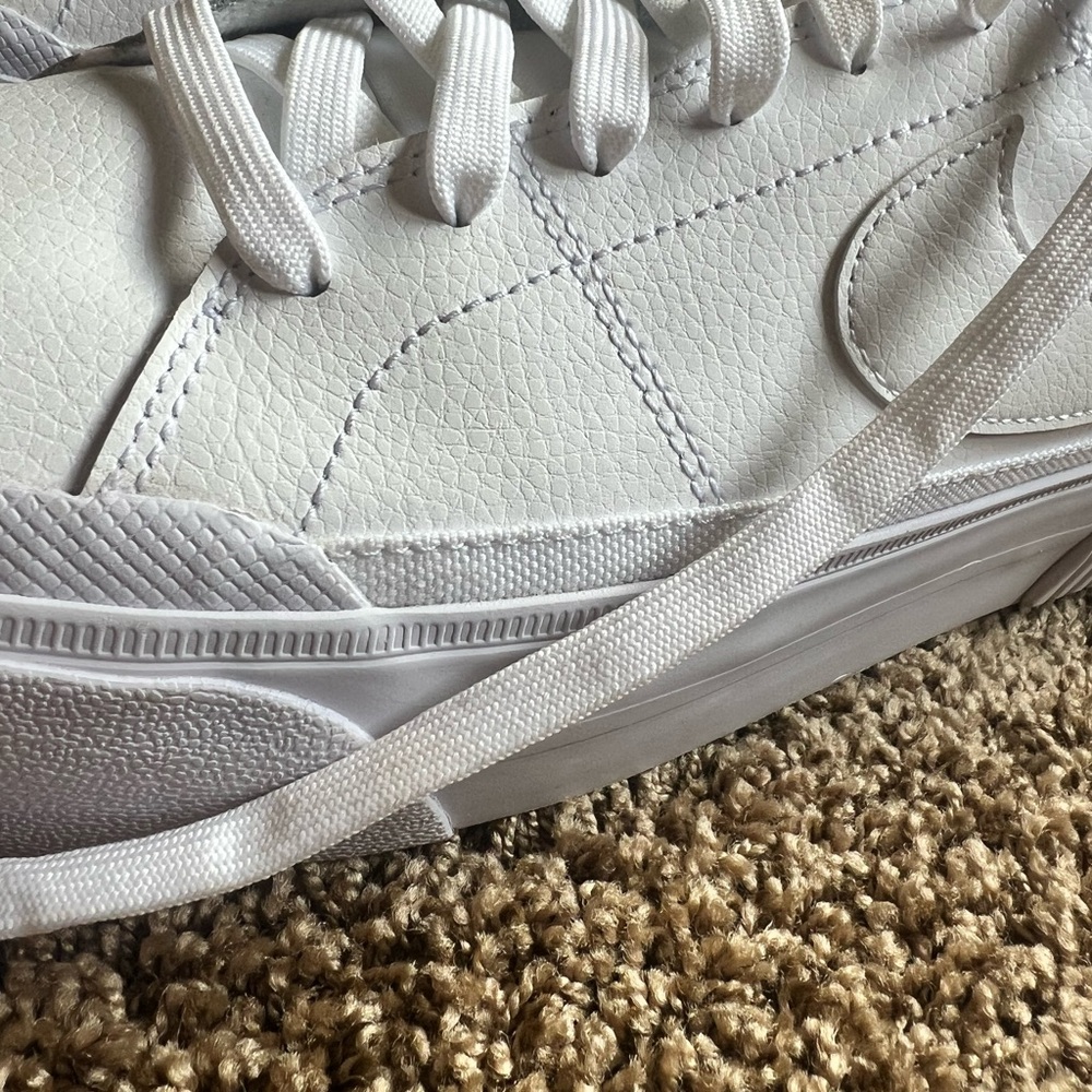White Nike women’s  Sneakers - Picture 3 of 7